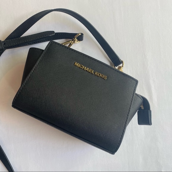 Michael Kors Handbags - Michael Kors Black Selma Mini Messenger